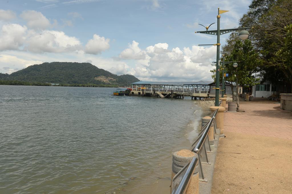 Brezza Hotel Lumut Exteriér fotografie